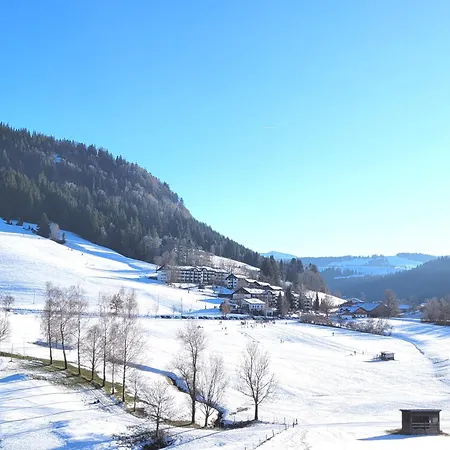 Bergfluegel Allgaeu, Schwimmbad, Sauna, Skilift Apartamento *