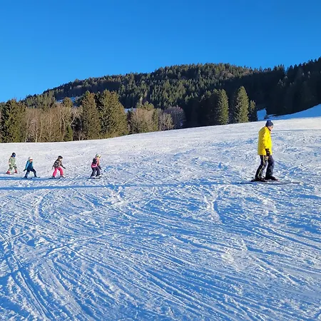 Bergfluegel Allgaeu, Schwimmbad, Sauna, Skilift アパート *