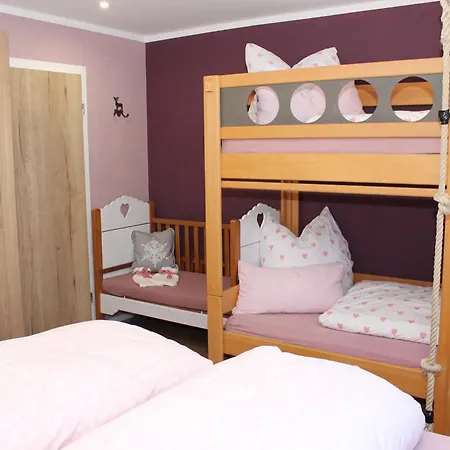 Bergfluegel Allgaeu, Schwimmbad, Sauna, Skilift Apartamento *